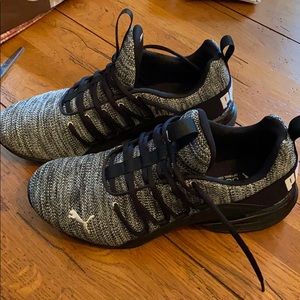 Puma men’s sneaker size 10. EUC grey and black